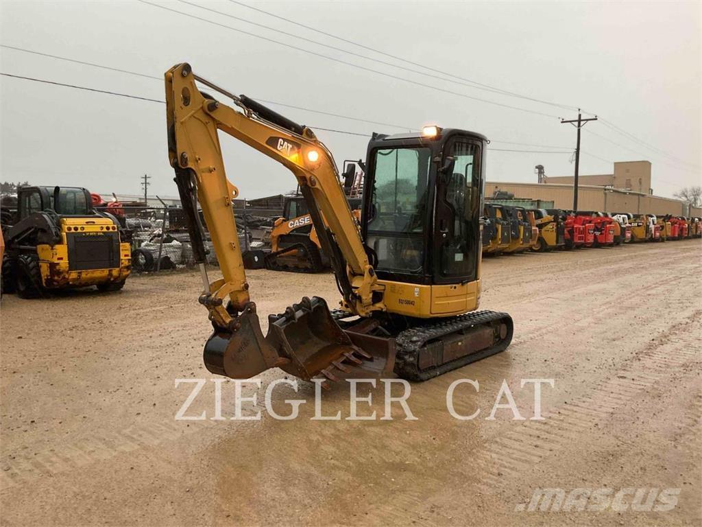 CAT 303C Lánctalpas kotrók