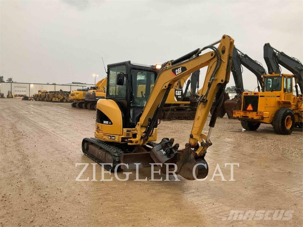 CAT 303C Lánctalpas kotrók