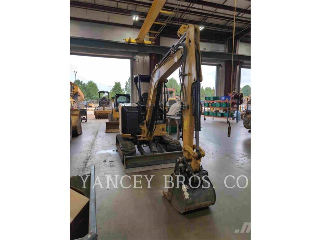 CAT 304 Lánctalpas kotrók