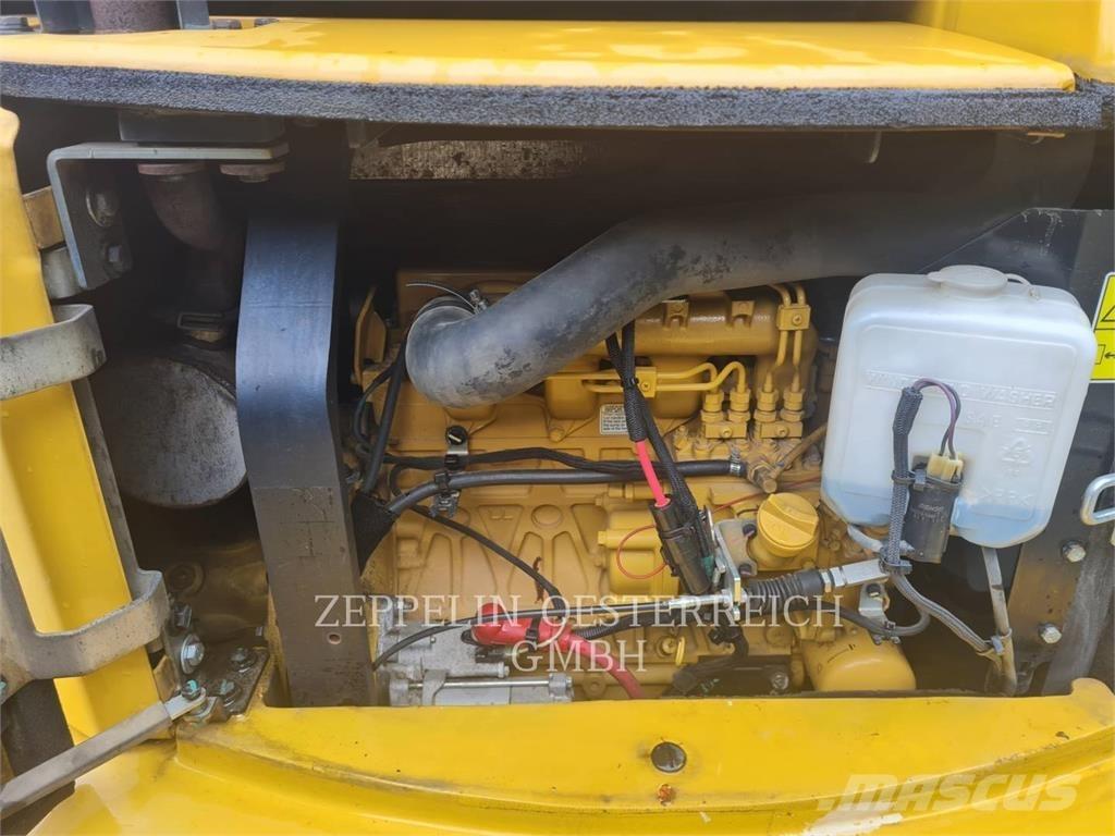 CAT 305.5E2CR Lánctalpas kotrók