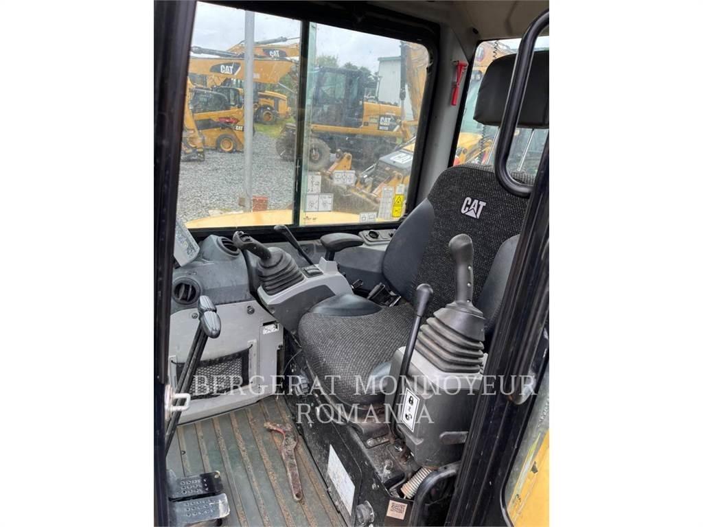 CAT 305E2CR Lánctalpas kotrók