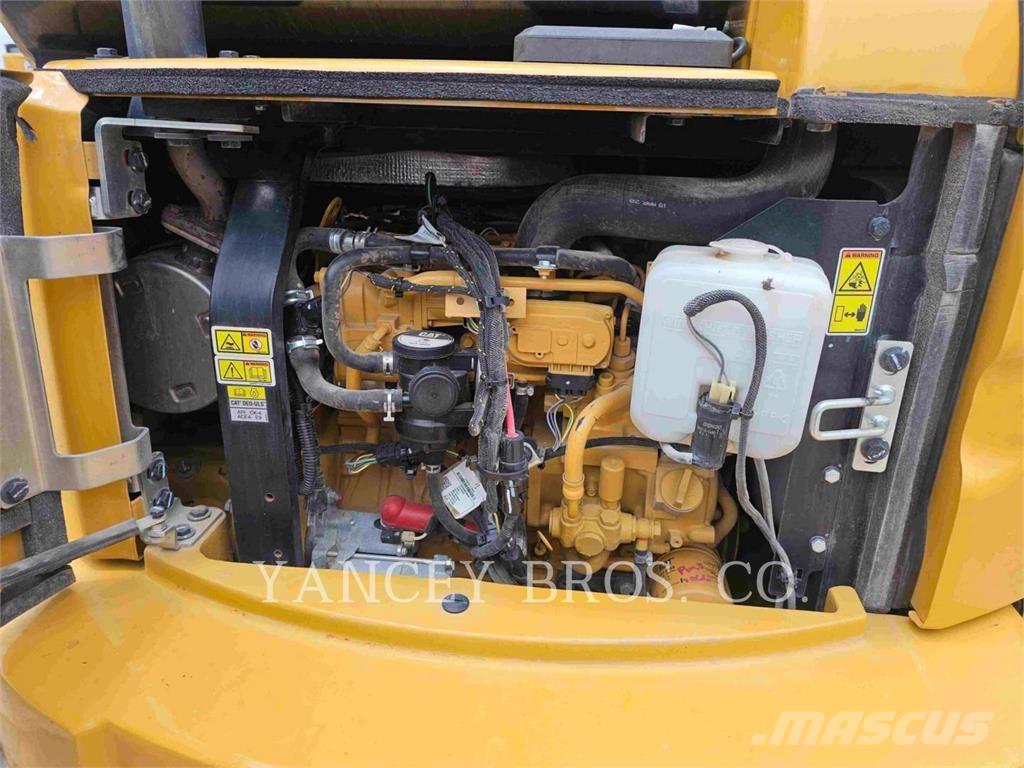 CAT 305E2CR Lánctalpas kotrók