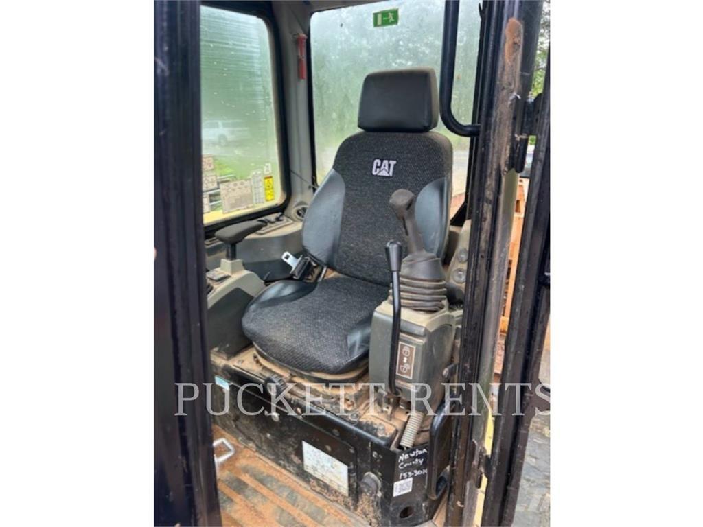 CAT 305E2CR Lánctalpas kotrók