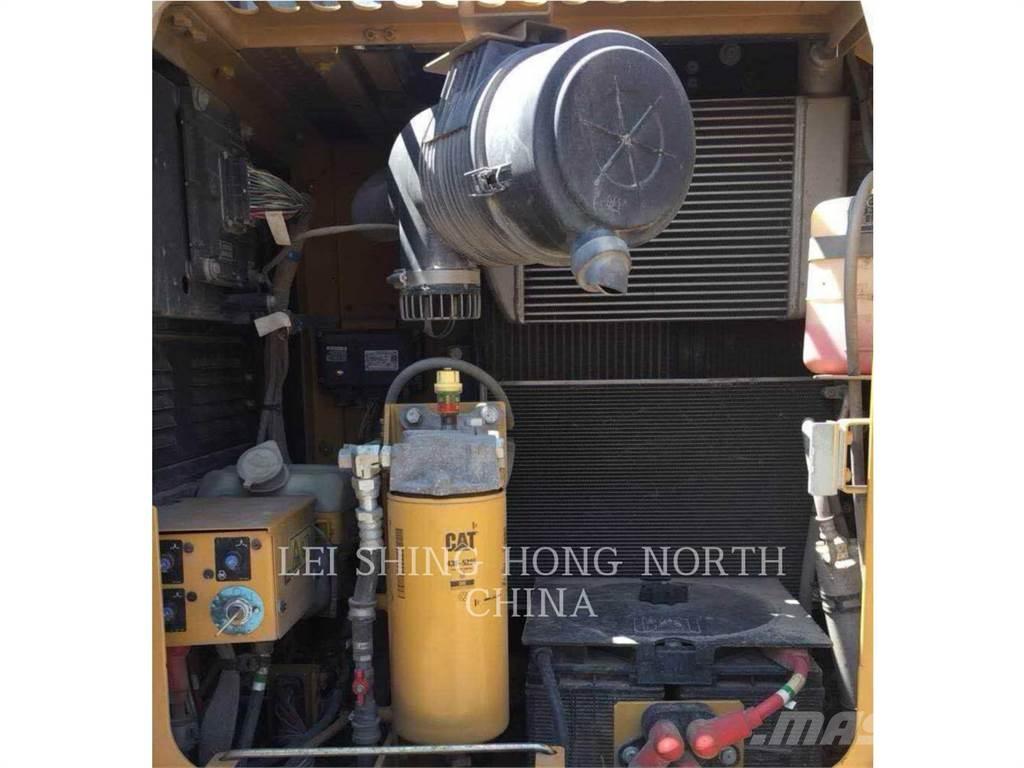 CAT 313D2GC Lánctalpas kotrók