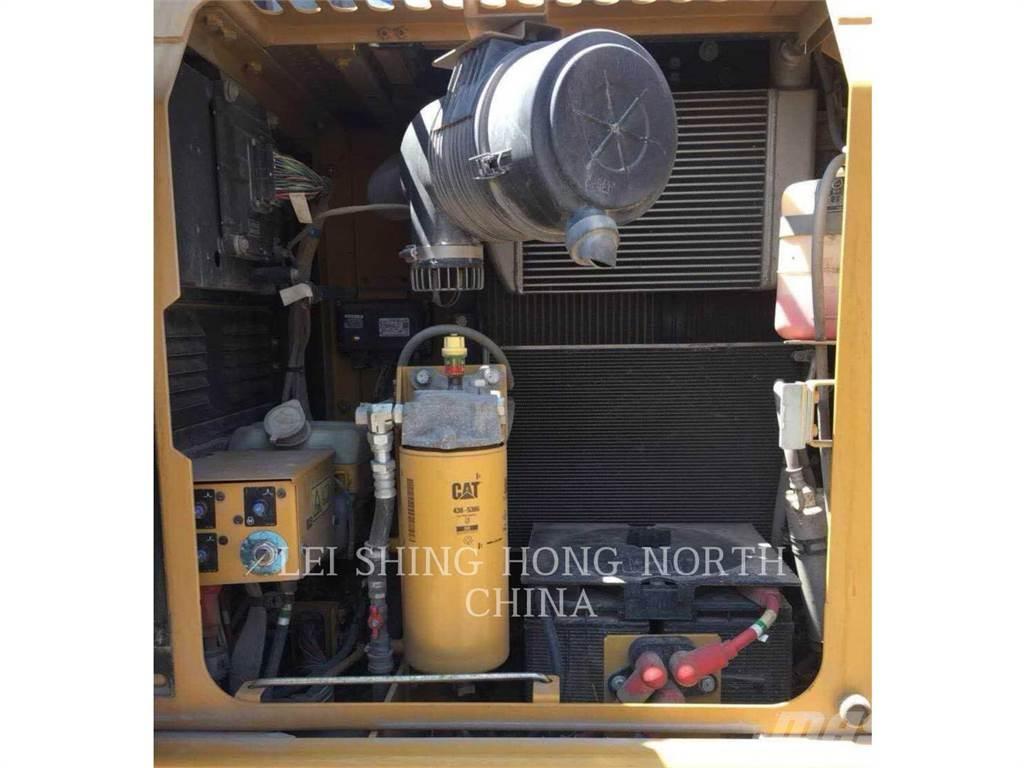 CAT 313D2GC Lánctalpas kotrók