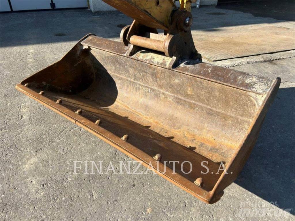 CAT 318F Lánctalpas kotrók
