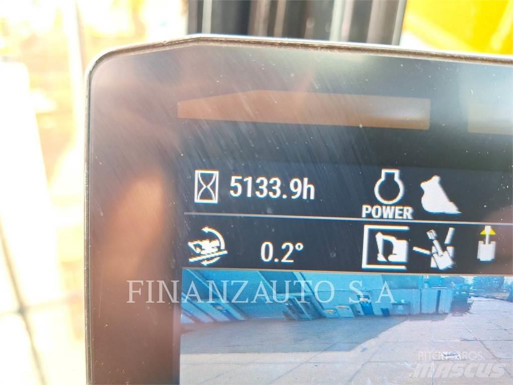 CAT 320 Lánctalpas kotrók