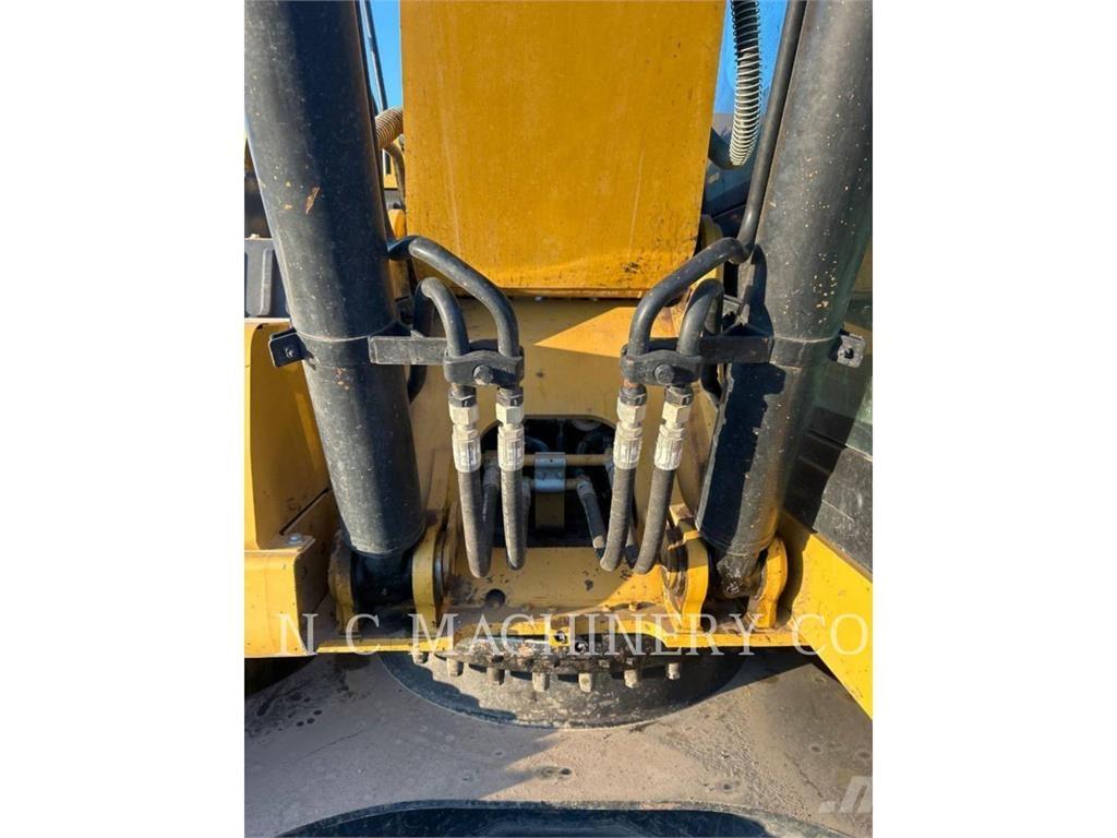 CAT 320 Lánctalpas kotrók