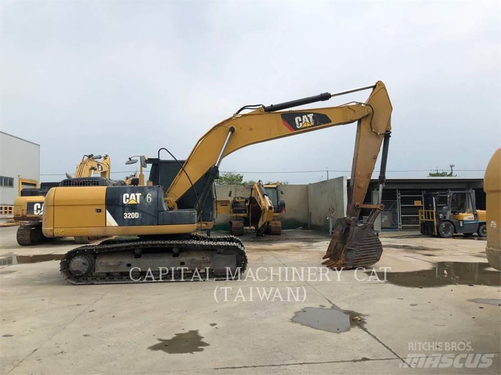 CAT 320D2 Lánctalpas kotrók
