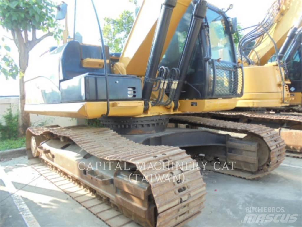 CAT 320D2 Lánctalpas kotrók
