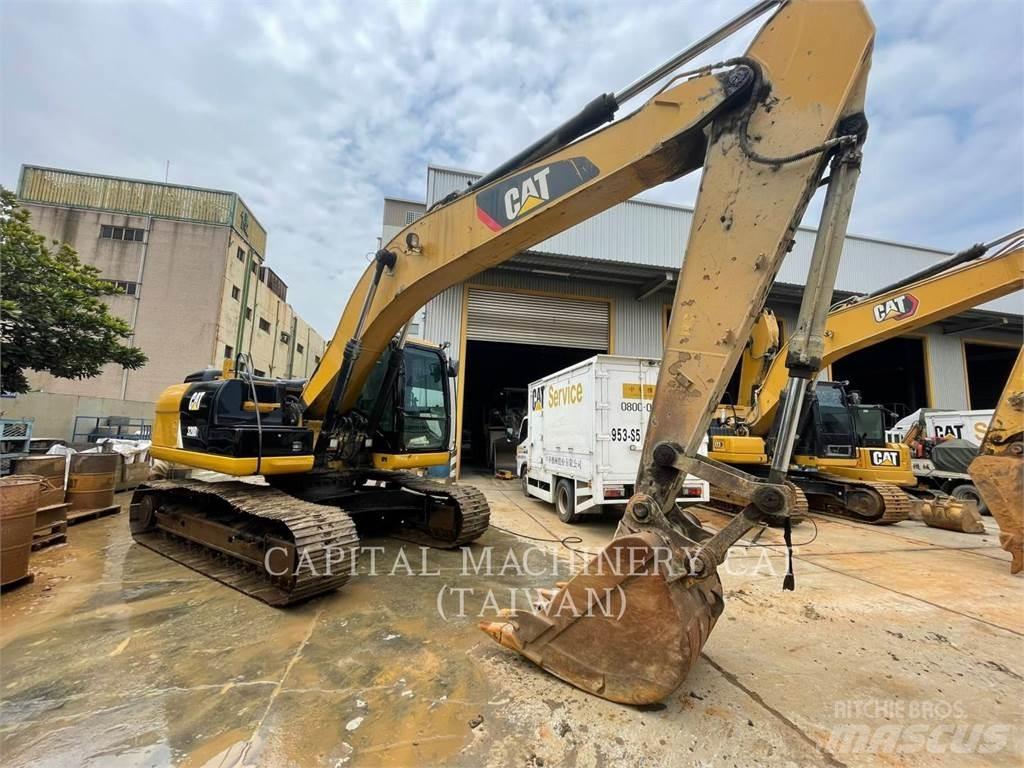 CAT 320D2 Lánctalpas kotrók