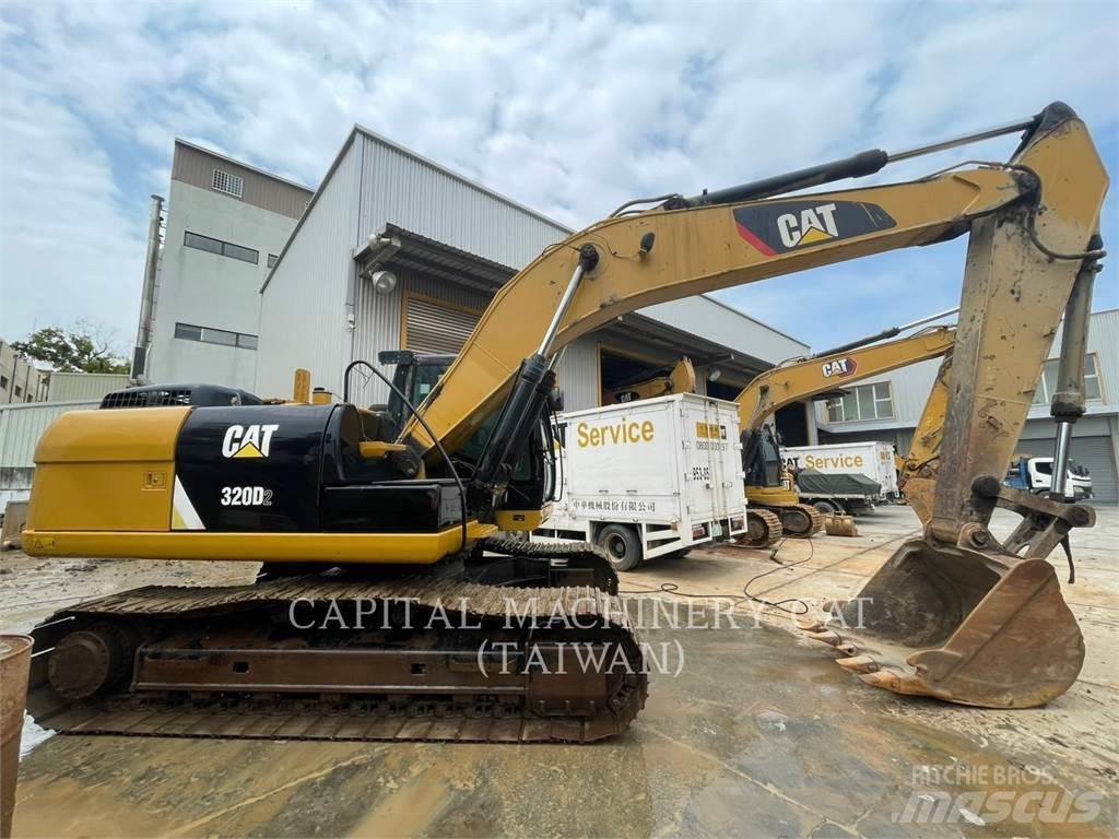 CAT 320D2 Lánctalpas kotrók