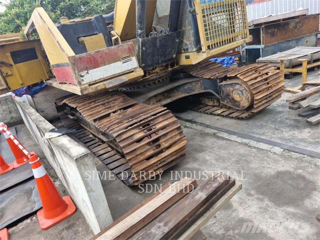 CAT 320D2 Lánctalpas kotrók