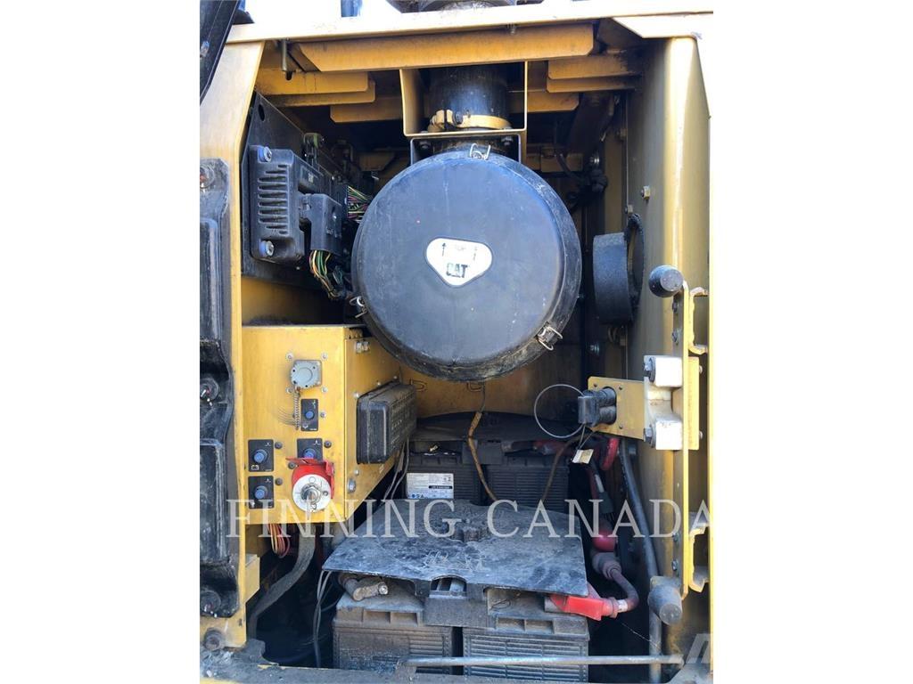 CAT 320D2 FM Erdészeti Kotrók