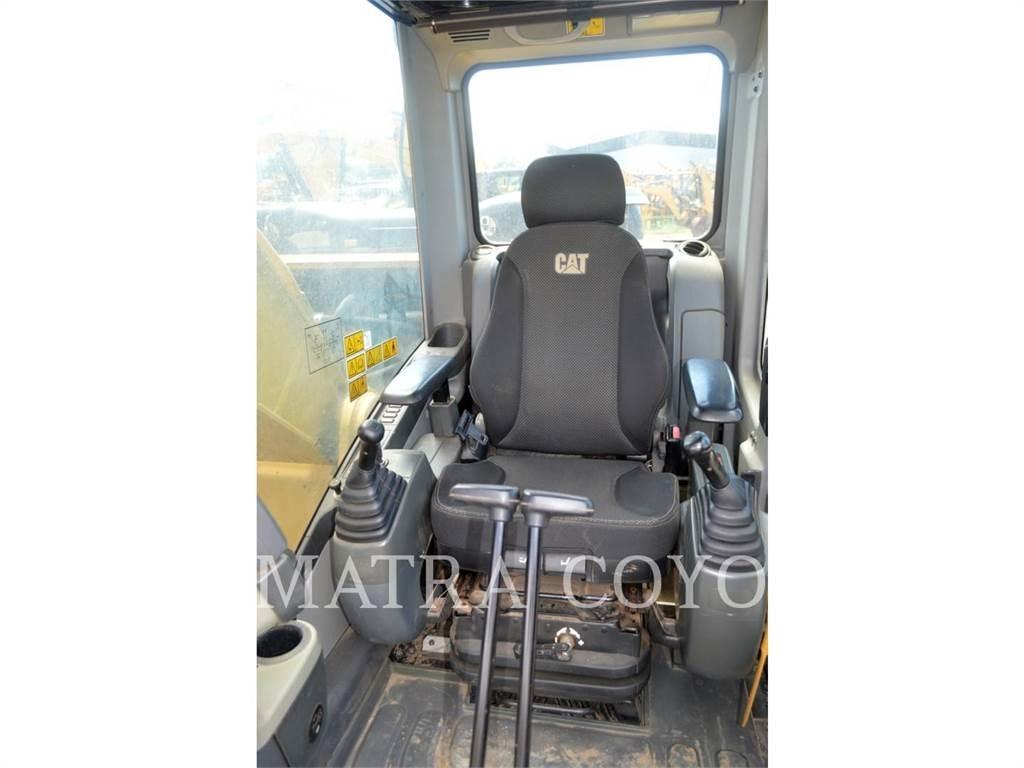 CAT 320D2GC Lánctalpas kotrók