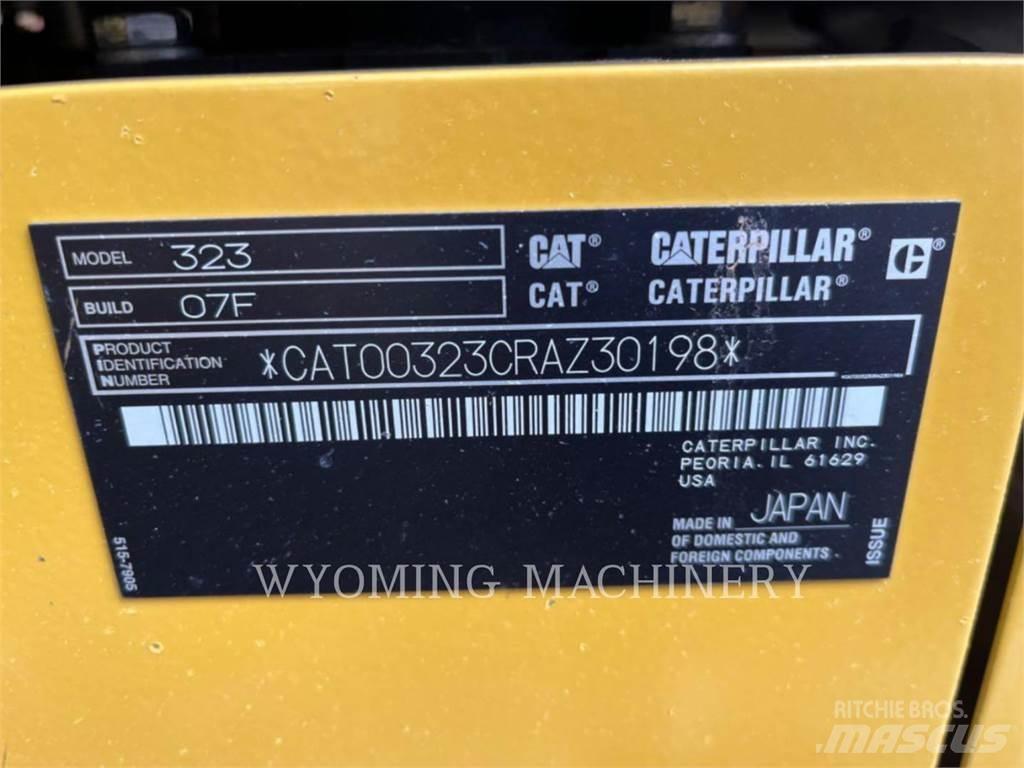 CAT 323 Lánctalpas kotrók