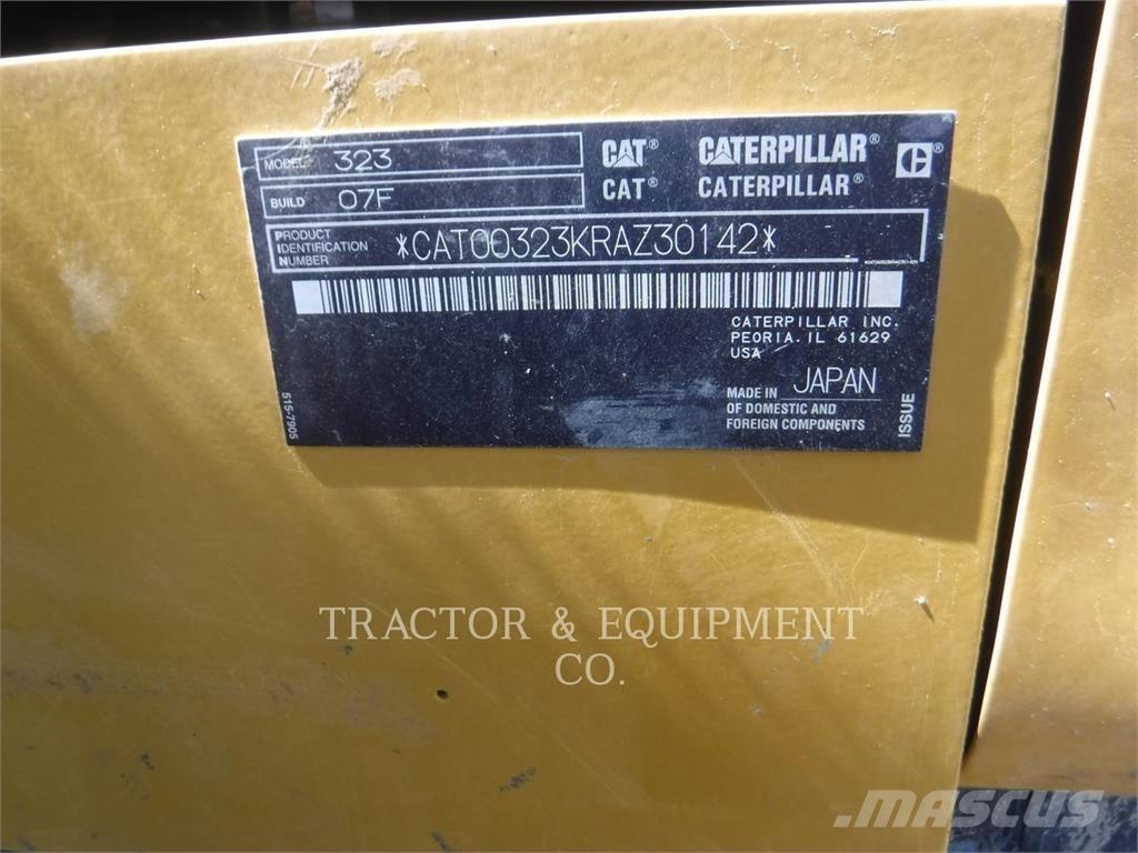 CAT 323 Lánctalpas kotrók