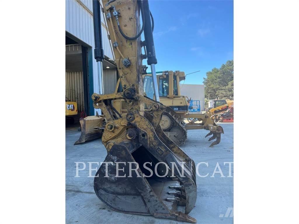CAT 323 Lánctalpas kotrók