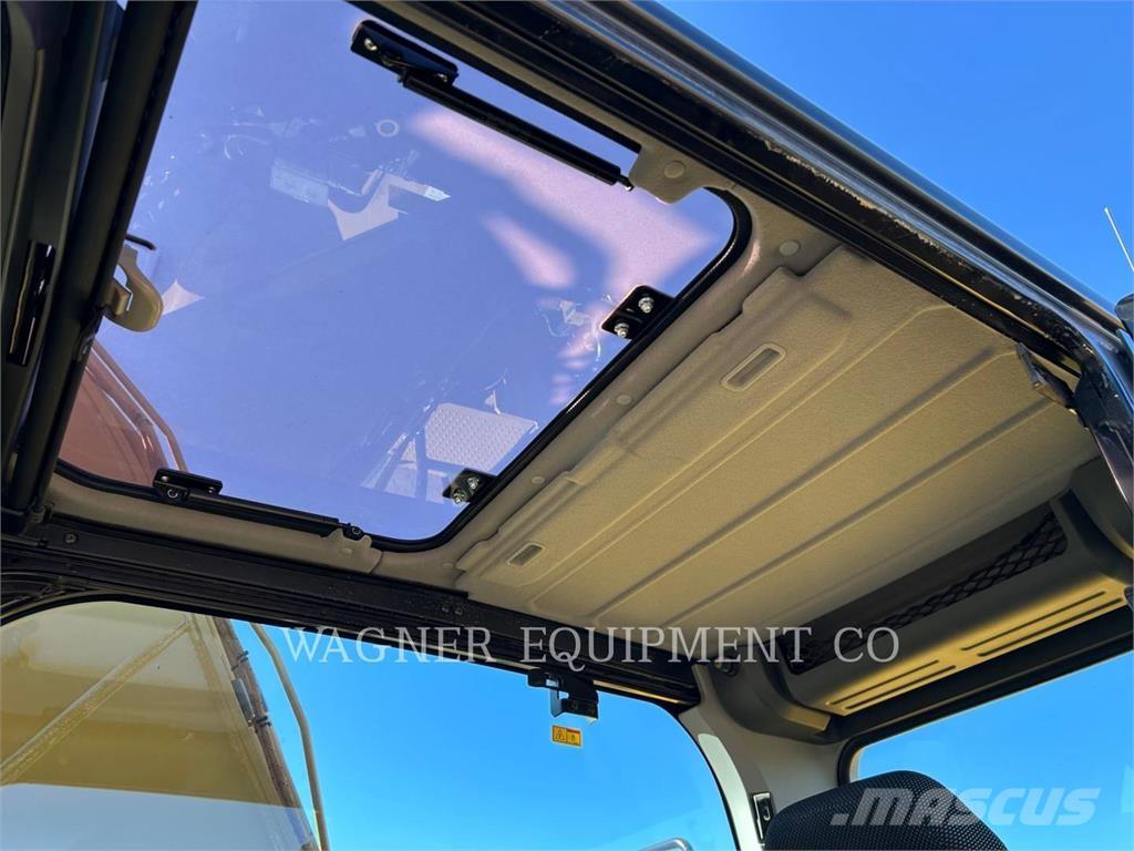 CAT 323 Lánctalpas kotrók