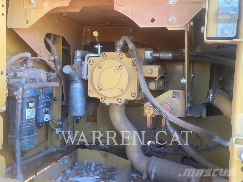 CAT 323 Lánctalpas kotrók