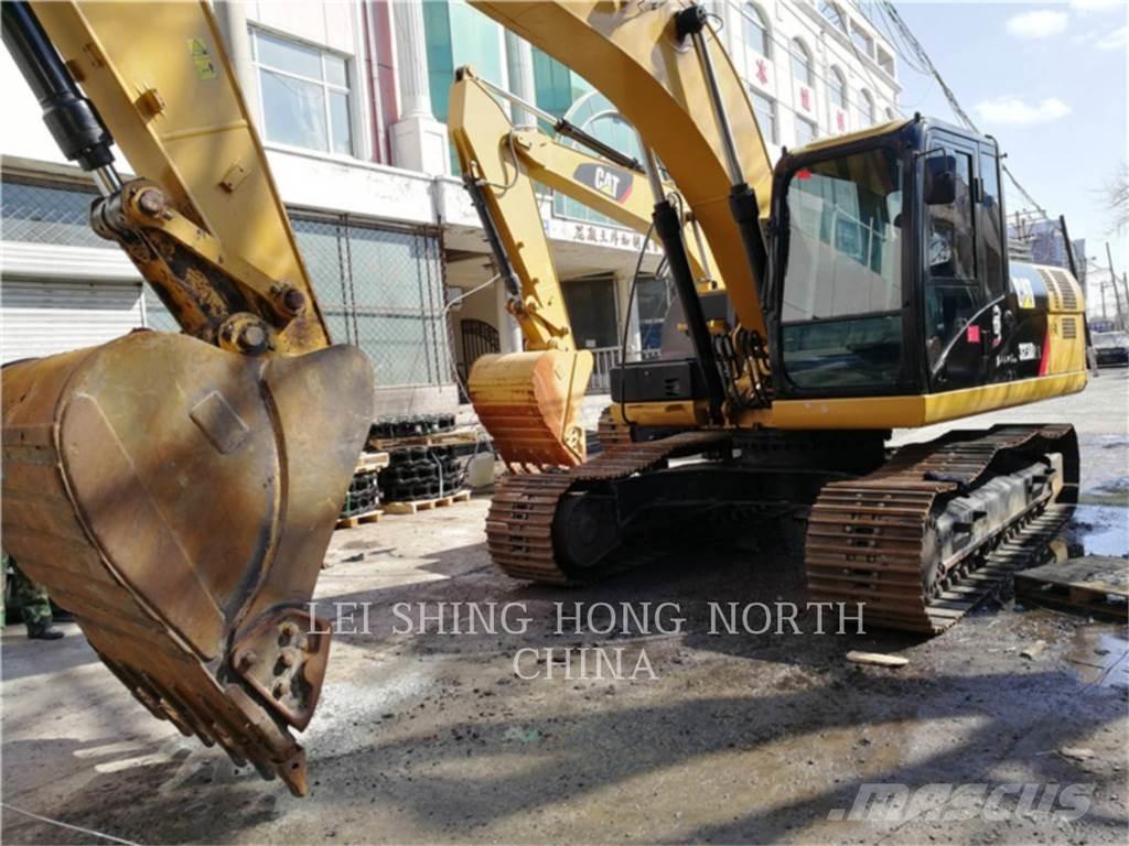 CAT 323D2L Lánctalpas kotrók