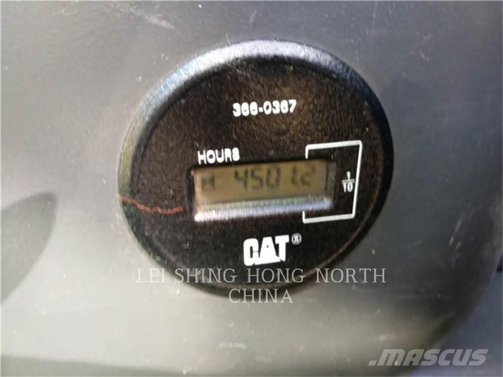 CAT 323D2L Lánctalpas kotrók