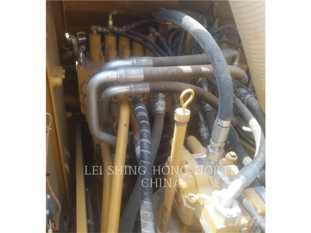 CAT 323D2L Lánctalpas kotrók