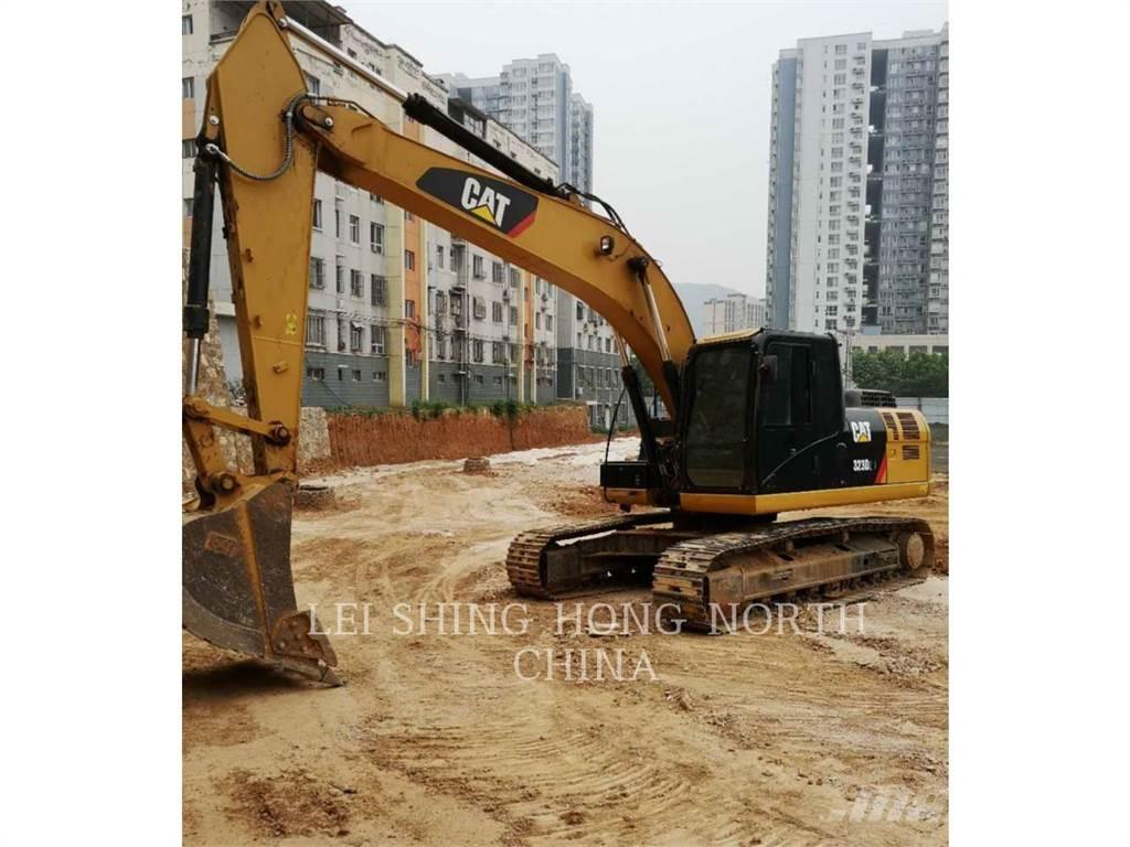 CAT 323D2L Lánctalpas kotrók