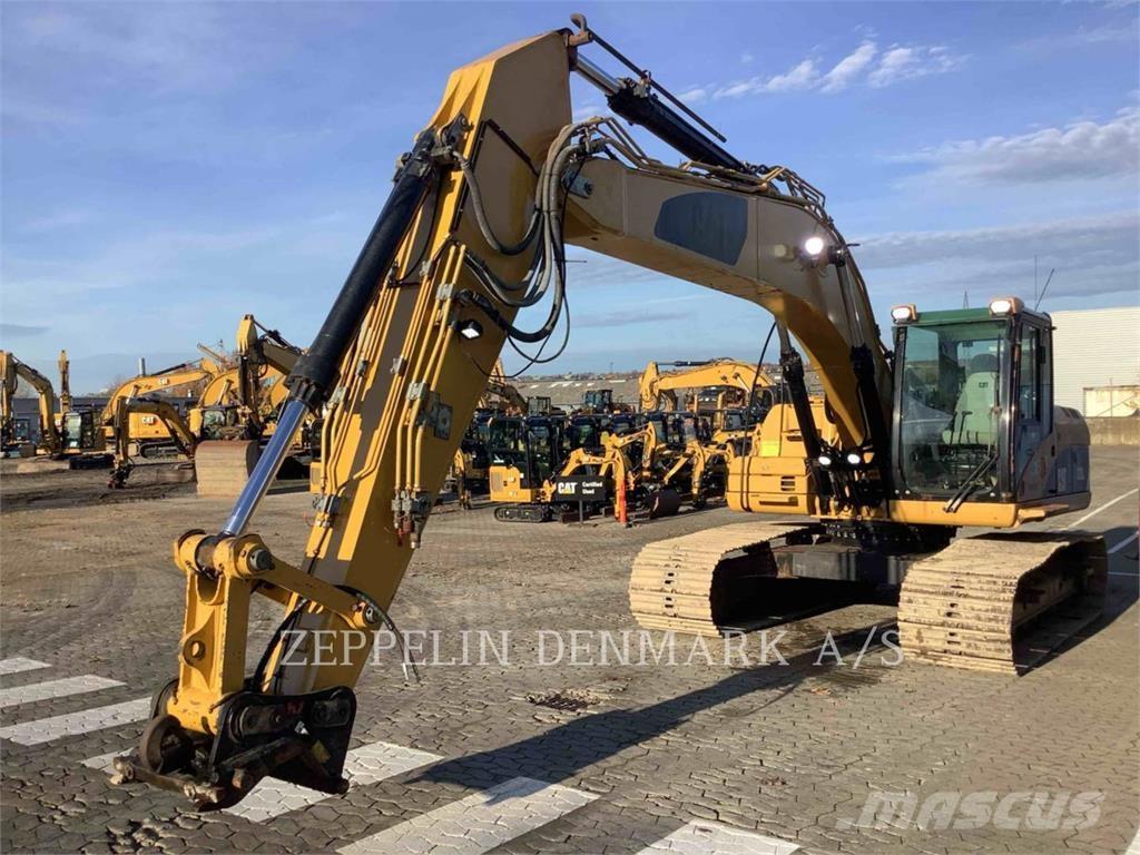 CAT 323DL Lánctalpas kotrók