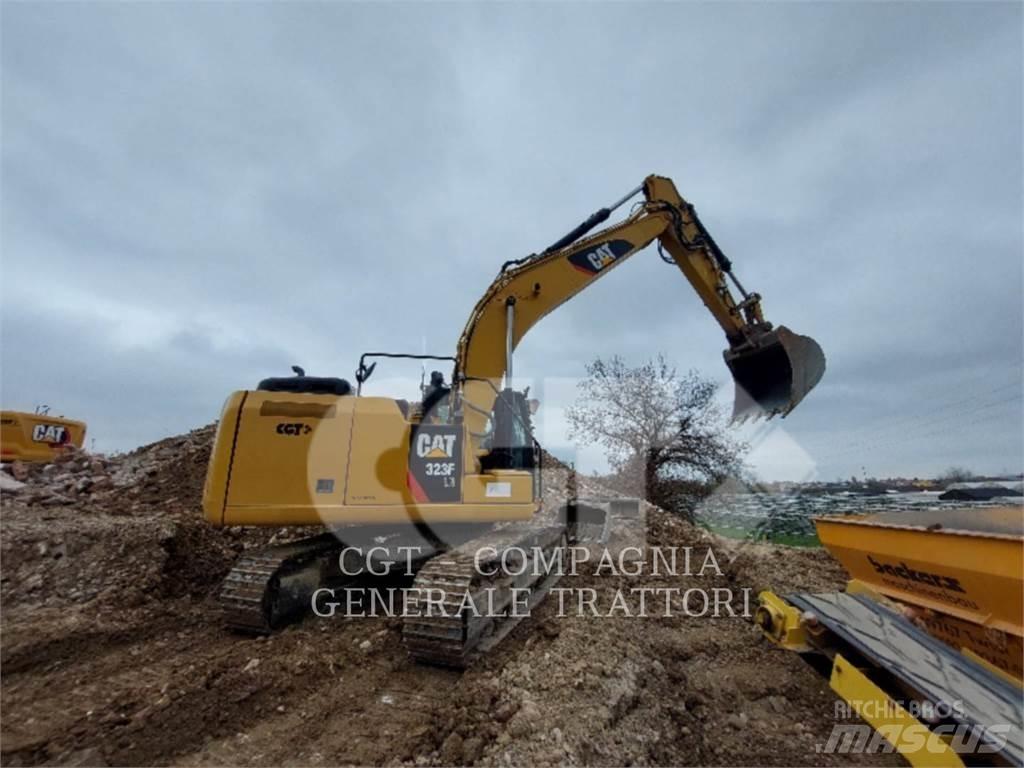 CAT 323F Lánctalpas kotrók