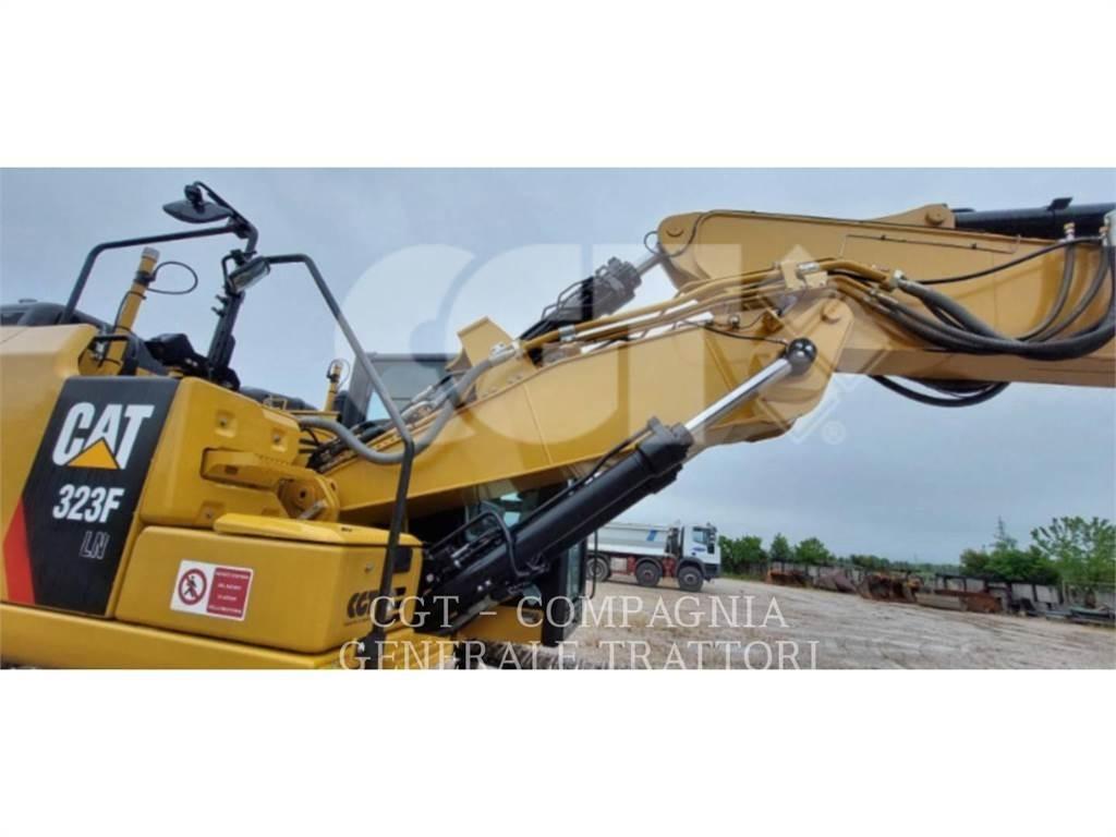 CAT 323F Lánctalpas kotrók