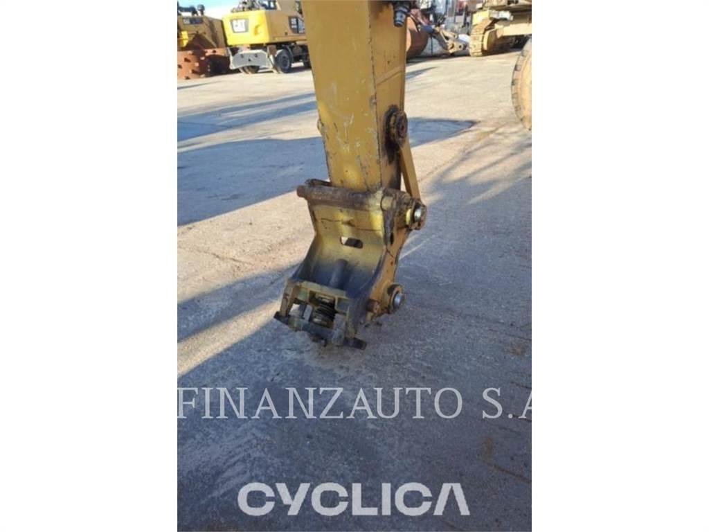 CAT 323F Lánctalpas kotrók
