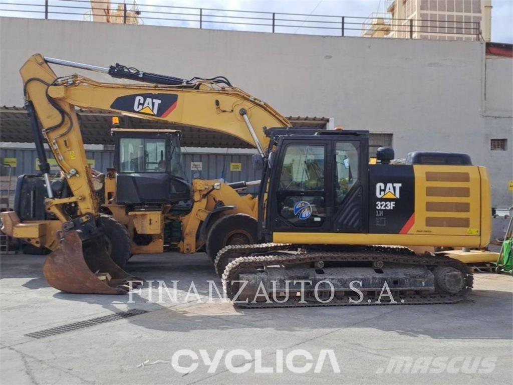 CAT 323F Lánctalpas kotrók