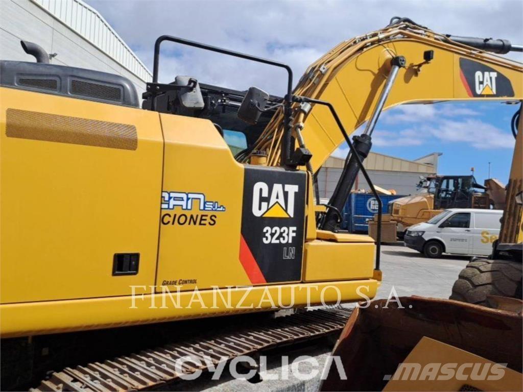 CAT 323F Lánctalpas kotrók