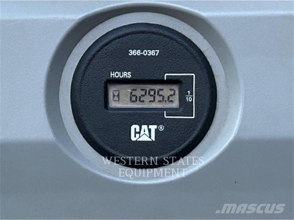 CAT 323F Lánctalpas kotrók