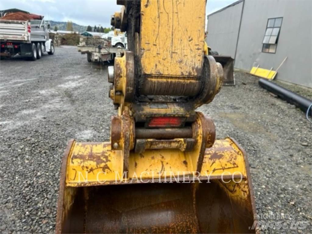 CAT 325 Lánctalpas kotrók