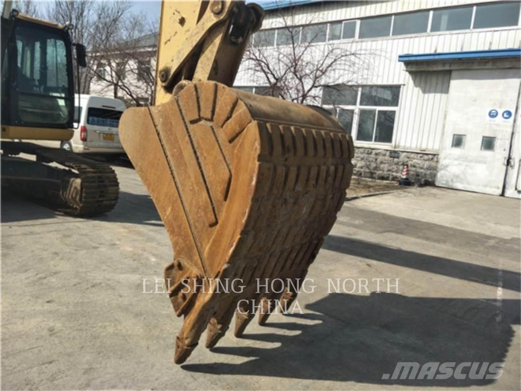 CAT 326D2L Lánctalpas kotrók