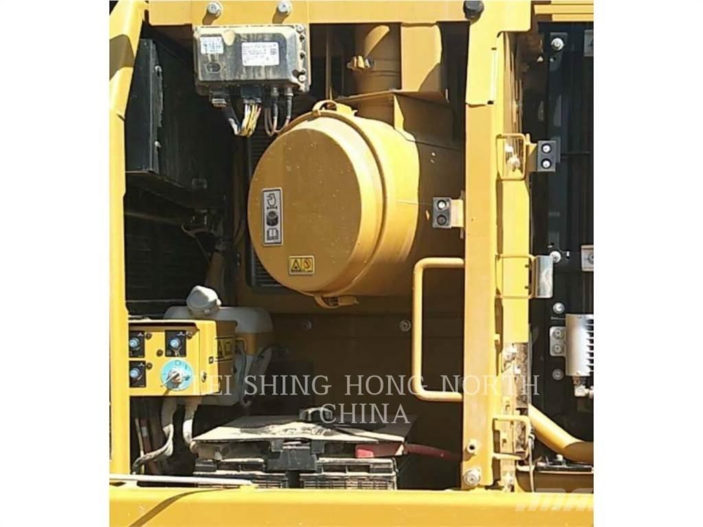CAT 326D2L Lánctalpas kotrók