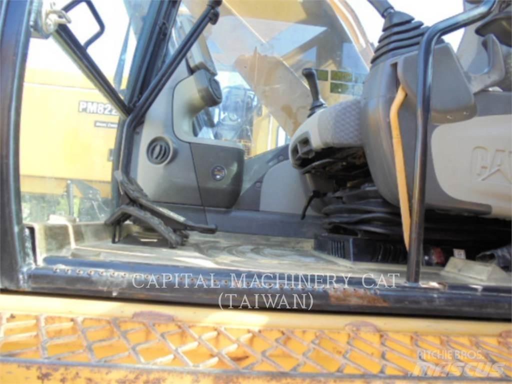 CAT 330D2L Lánctalpas kotrók