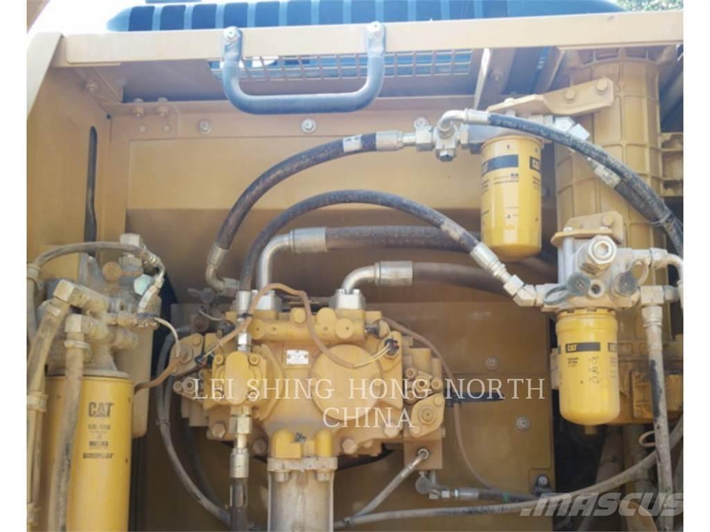 CAT 330D2L Lánctalpas kotrók