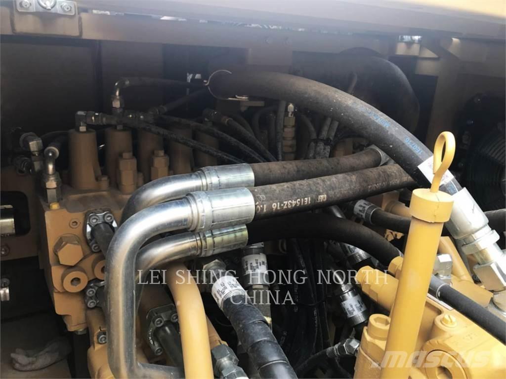 CAT 330D2L Lánctalpas kotrók