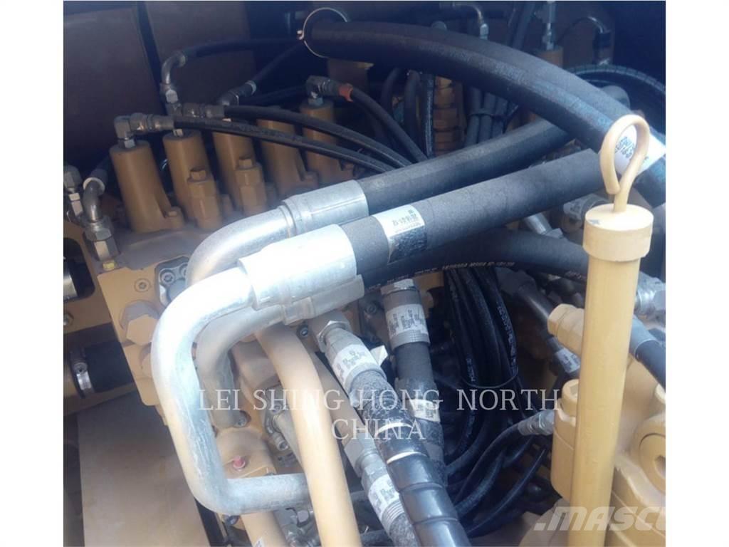 CAT 330D2L Lánctalpas kotrók