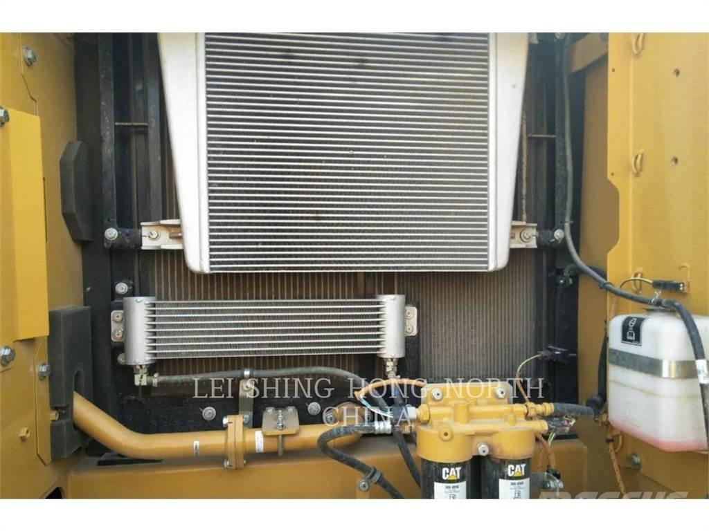 CAT 330D2L Lánctalpas kotrók