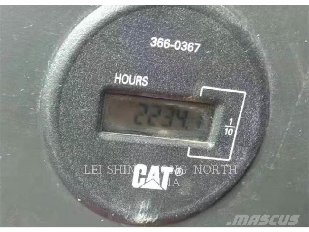 CAT 330D2L Lánctalpas kotrók