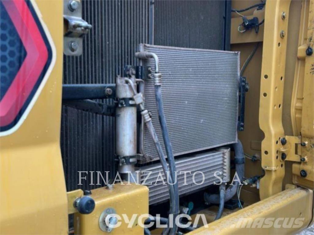 CAT 330GC Lánctalpas kotrók