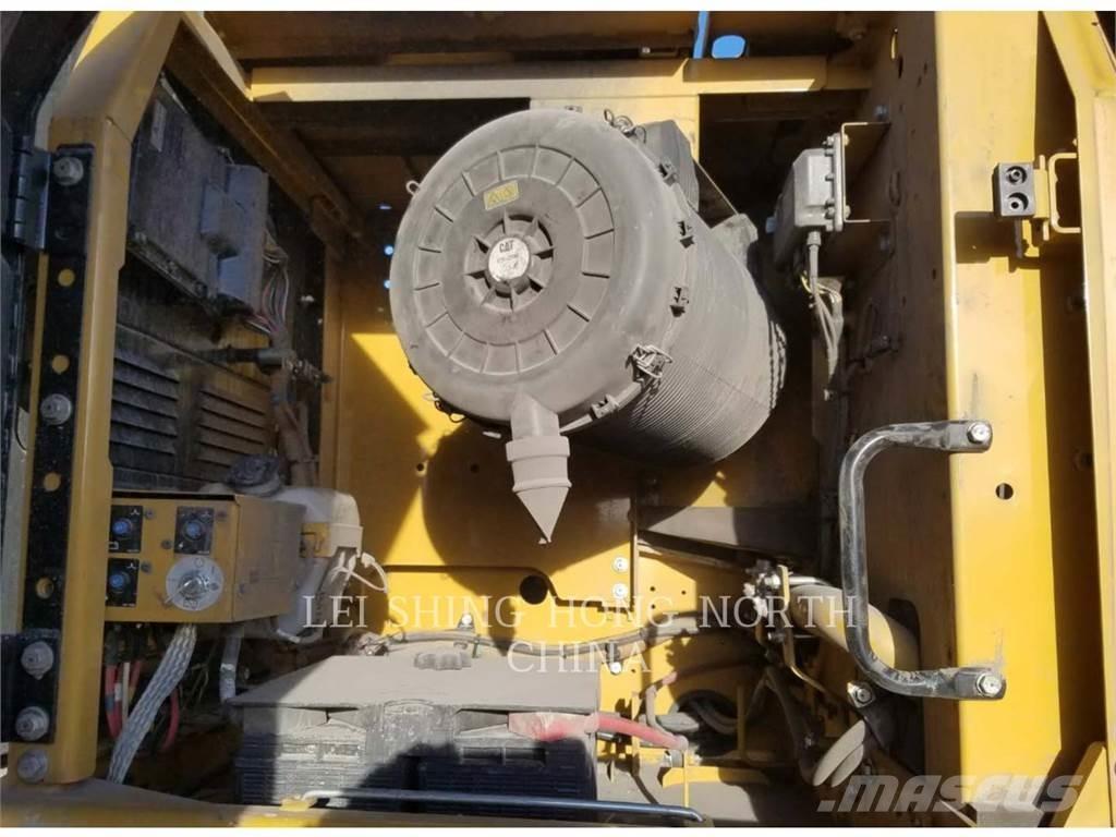 CAT 336D2 Lánctalpas kotrók