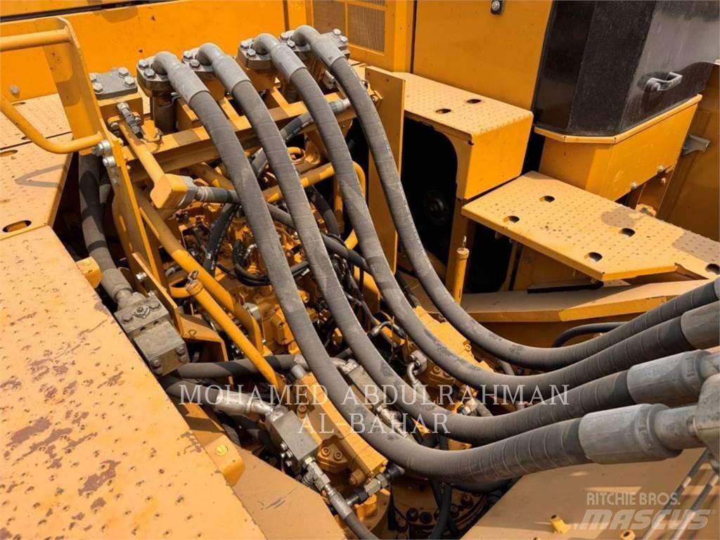 CAT 374 Lánctalpas kotrók