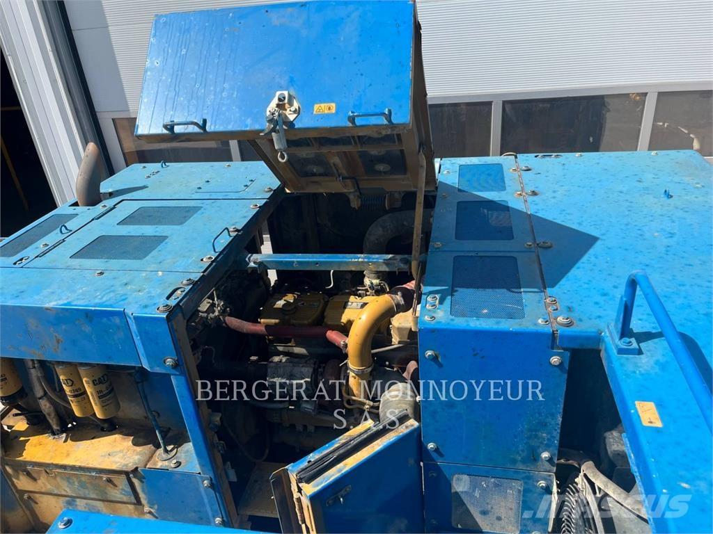 CAT 390F Lánctalpas kotrók