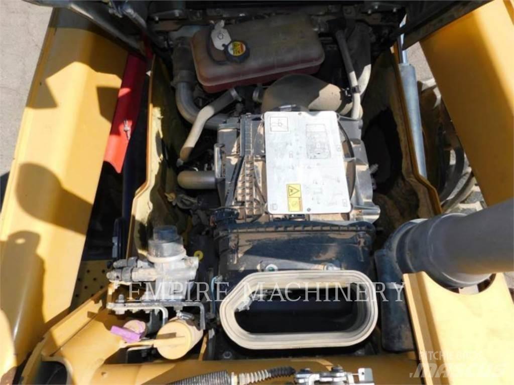 CAT 415F2 IL Gumikerekes homlokrakodók