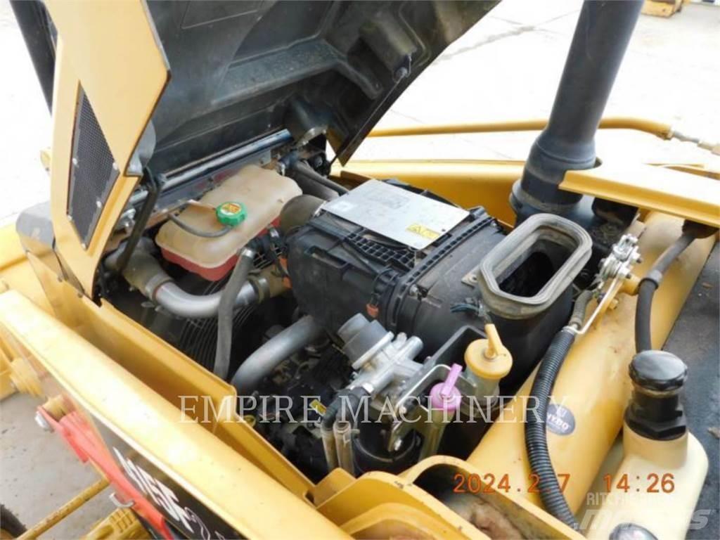 CAT 415F2 IL Gumikerekes homlokrakodók